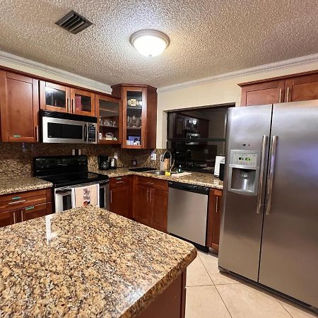 Coconut Entire Single Family Home 3 Bed 2 Bath In Water Front Big Cozy Back Yard View מראה חיצוני תמונה